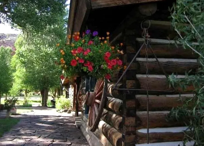 Rustic Vacation On Idyllic Dude Ranch With Horseback Riding Trails In Dubois, Wyoming Сasa de vacaciones